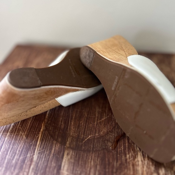 Hush Puppies White Women's Slide Sandals - Picture 5 of 6